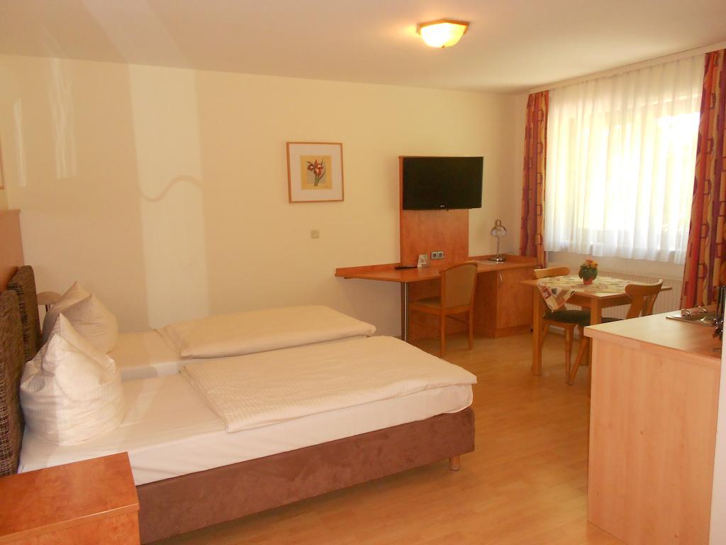 Apartment-Pension Schwalbennest Герцогенаурах Номер фото