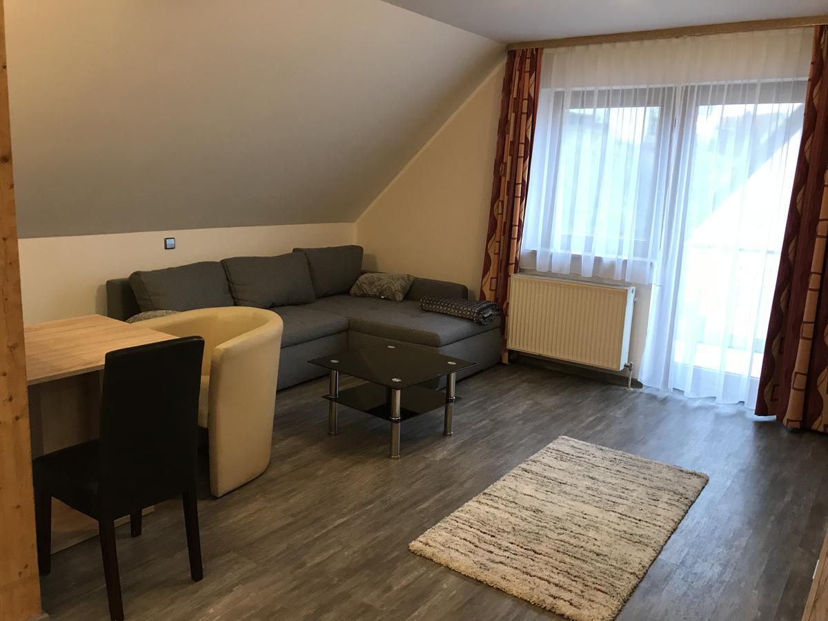 Apartment-Pension Schwalbennest Герцогенаурах Екстер'єр фото